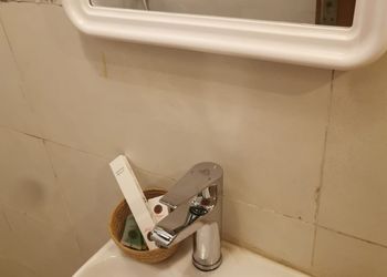 استديو بأثاث مريح وبسيط 