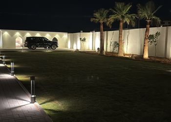 شاليه بمسطح اخضر وجلسة خارجية 