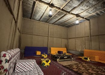 مزرعة بمناظر خلابة وجلسات خارجية 