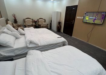 استديو بأثاث مريح وبسيط
