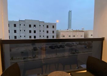 شقه مودرن بغرفتين نوم وبلكونه