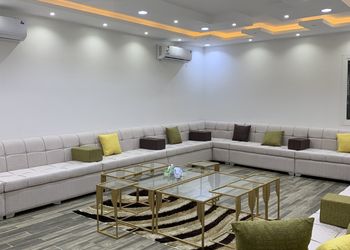 شاليه بمسبح خارجي ومسطح اخضر