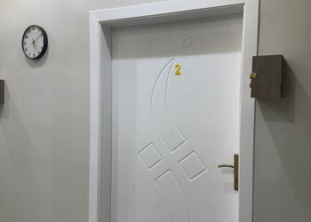 شقة بصالة جلوس وغرفة نوم 