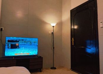 استديو بسرير مفرد وأثاث مريح 