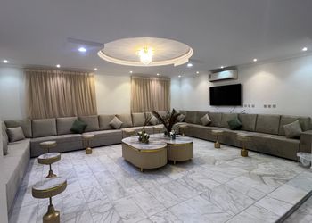 شاليه بمسبح داخلي ومجالس مريحة 
