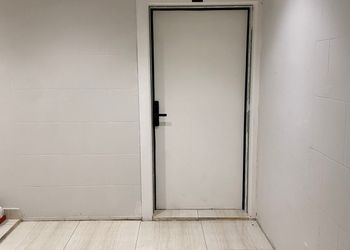 استديو بسرير ماستر وجلسة جانبية