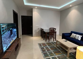 شقة بـ3 غرف نوم وغرفة معيشة 