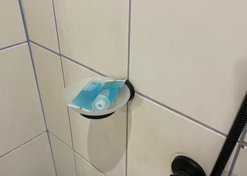 شقة بصالة مريحة وغرفة نوم 