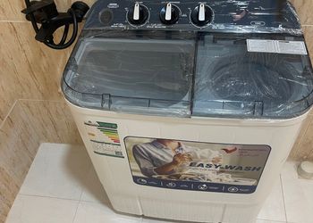 شقة بغرفة معيشة وغرفة نوم 