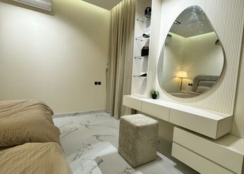 شاليه بتصميم مودرن ومسبح خارجي 