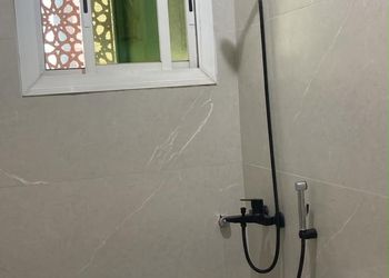 شقة بغرفتين نوم وأثاث مريح
