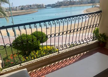 شقة بصالة وغرف نوم