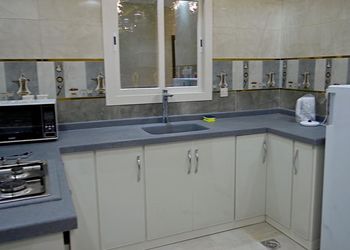 دور سكني مع منتجع كبير 