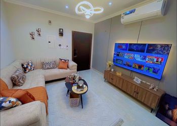 شقة بغرفة معيشة وغرفة نوم 