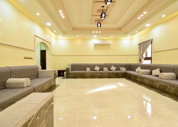 استراحة بمسطح اخضر وألعاب أطفال