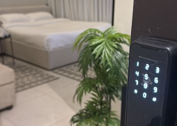 استديو بدخول ذاتي وتصميم هادئ 