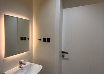 شقة بدخول ذاتي وتصميم أنيق 