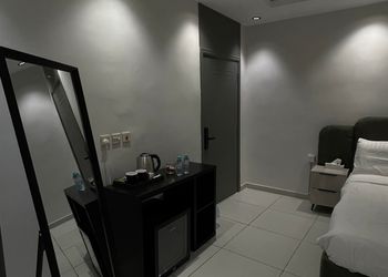استديو بأثاث مريح وبسيط 