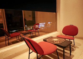 شقة بصالة أنيقة وثلاث غرف نوم 