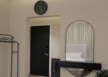 استديو بسرير ماستر وجلسة مريحة 