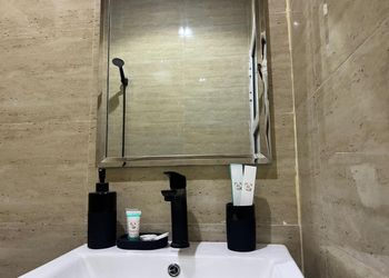 استديو بأثاث مريح وبسيط 