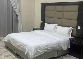 شقة بغرفة معيشة وغرفة نوم 