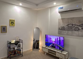 استديو بأثاث مريح وبسيط 