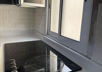 شقة أنيقة بغرفتين نوم وصالة 