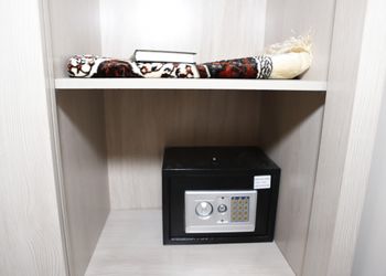 شقة بغرفة نوم وغرفة معيشة 