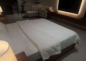 استديو بسرير ماستر وجلسة جانبية 