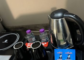 شقة بغرفة معيشة وغرفة نوم 
