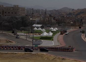 شقة هادئة بثلاث غرف نوم وصالة 