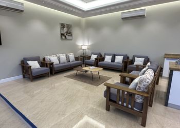 شاليه بمسطح اخضر ومسبح خارجي