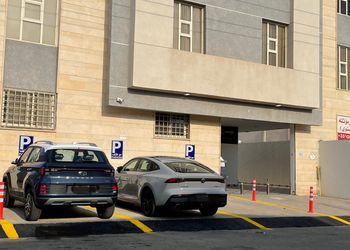شقة بغرفة معيشة وغرفة نوم 