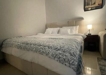 استديو هادئ بسرير ماستر
