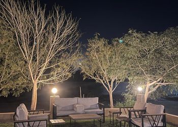 مزرعة بمناظر خلابة وجلسة خارجية 