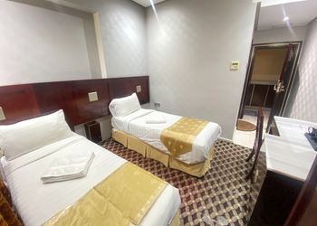 استديو بأثاث مريح وبسيط