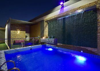 شاليه بركن شواء ,موقد حطب,ستيج مضيئ