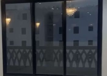 شقة بصالة وثلاث غرف نوم