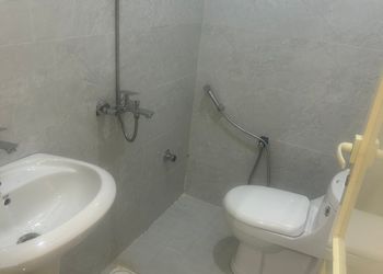 غرفة نوم بسرير ماستر