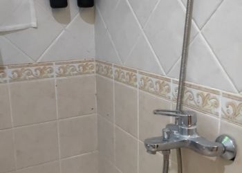 شقة بغرفتين نوم وأثاث مريح