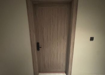 شقة بغرفة معيشة وغرفتين نوم 