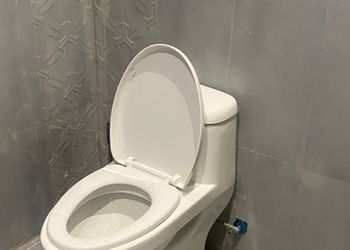 استديو بجلسة جانبية ودخول ذاتي 