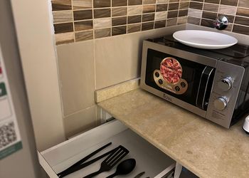 استديو بسرير ماستر وجلسة جانبية 