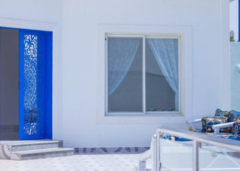 استراحة بمسطح اخضر وجلسة خارجية