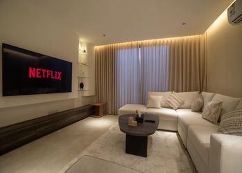 شقة بغرفتين نوم وسينما وبلياردو