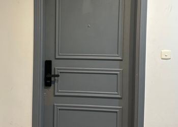 شقة بغرفة معيشة وغرفة نوم 