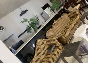 استراحة بمسبح خارجي وصالة جلوس