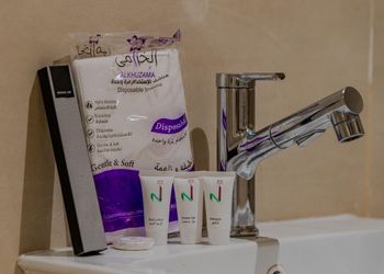 شقة بغرفة معيشة وغرفتين نوم 