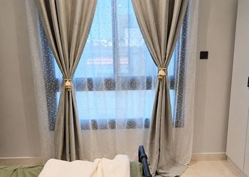 شقة بصالة أنيقة وغرفة نوم